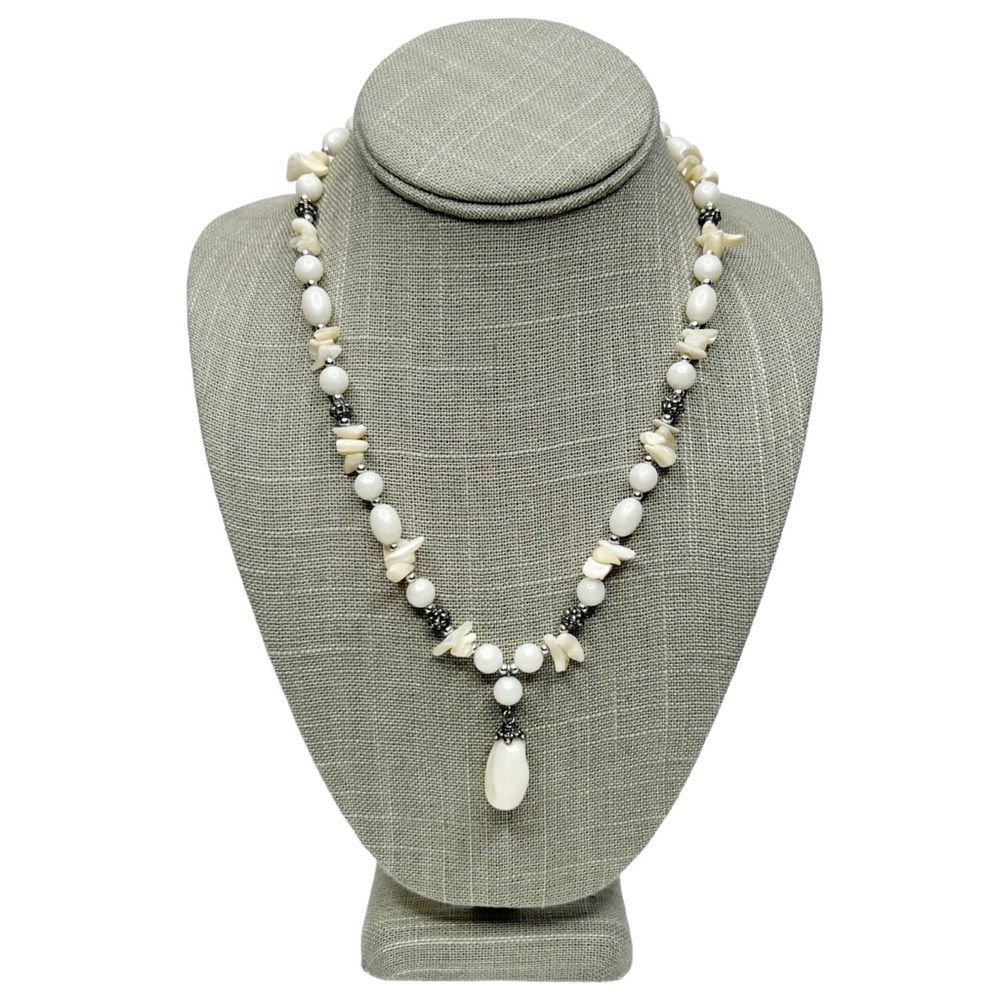 Acrylic Faux Pearl & Shell Chip Beaded Pendant Necklace
